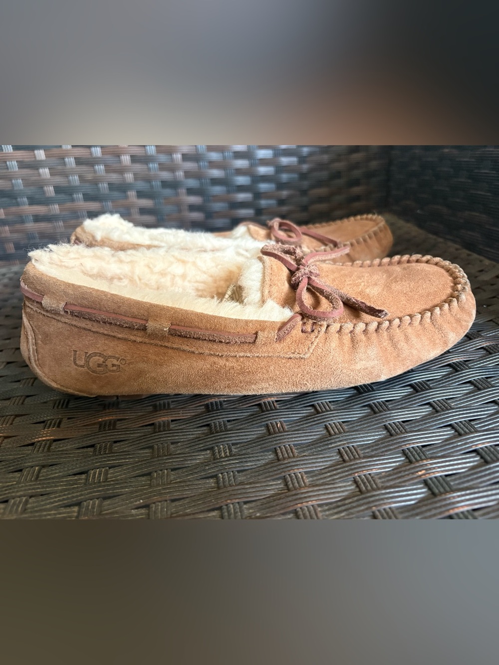 UGG Dakota Moccasin Slippers Women’s 5 Brown Suede Shearling Lined